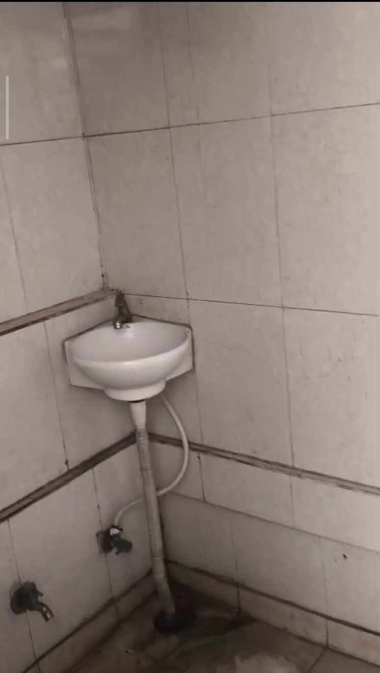 Bathroom, wave-city 2 Bedroom 930 Sq.Ft. Apartment In Wave City Ghaziabad 9618664