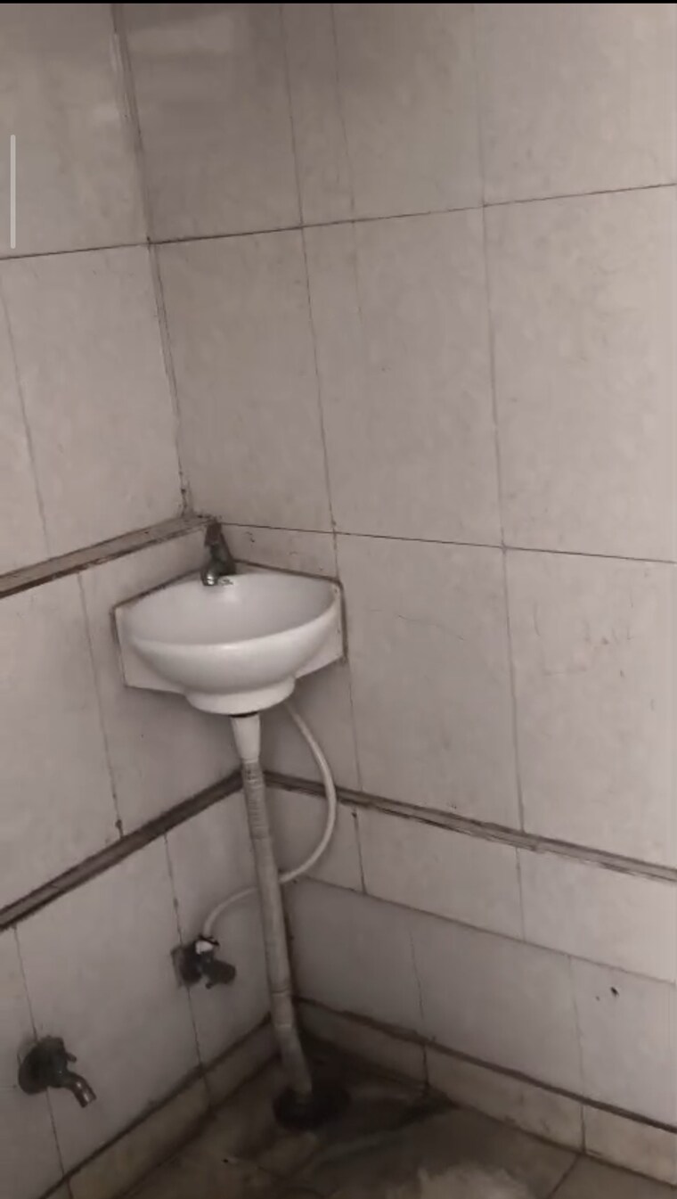 Bathroom, wave-city 2 Bedroom 930 Sq.Ft. Apartment In Wave City Ghaziabad 9618664