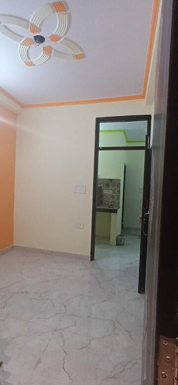 Room in 2 BHK Builder Floor at Mayur Vihar Phase 1 – for Rent