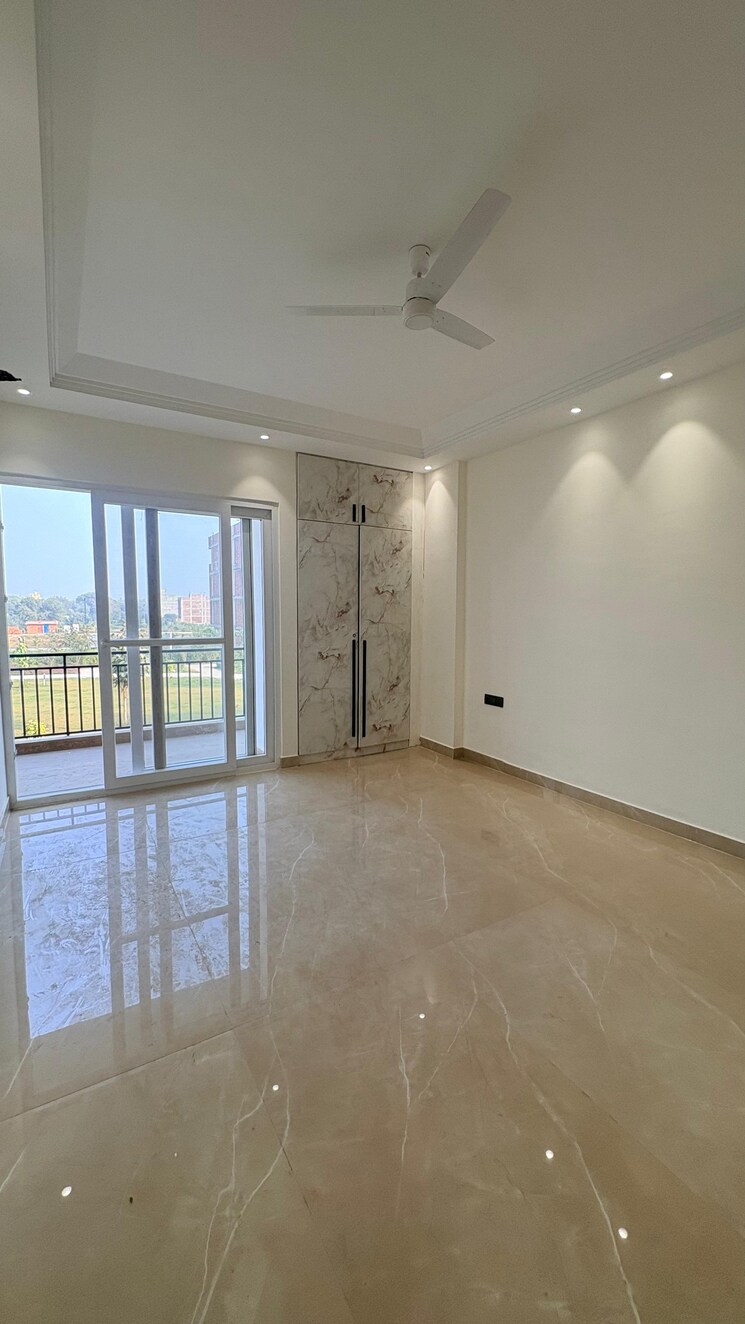 Room, amolik-aster-woods 3 Bedroom 180 Sq.Yd. Builder Floor In Sector 98 Faridabad 9618668