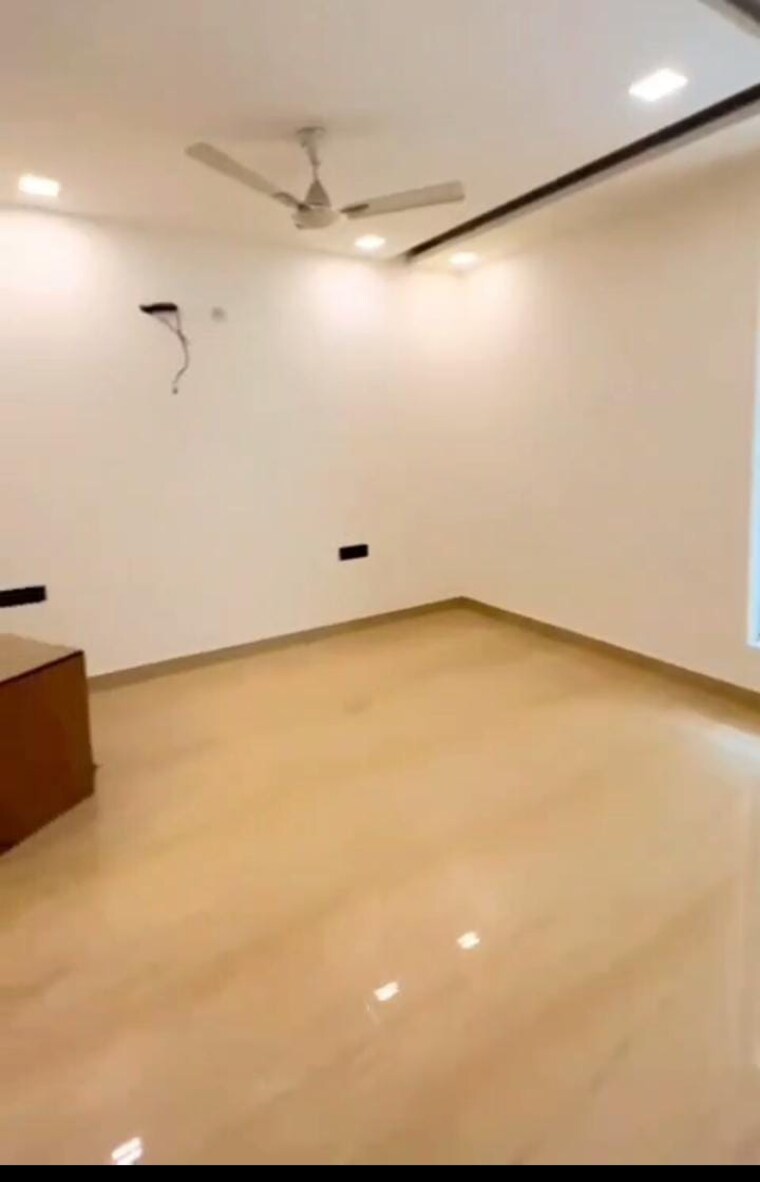 Bedroom, sector 85 3 Bedroom 150 Sq.Yd. Apartment In Sector 85 Faridabad 9618648