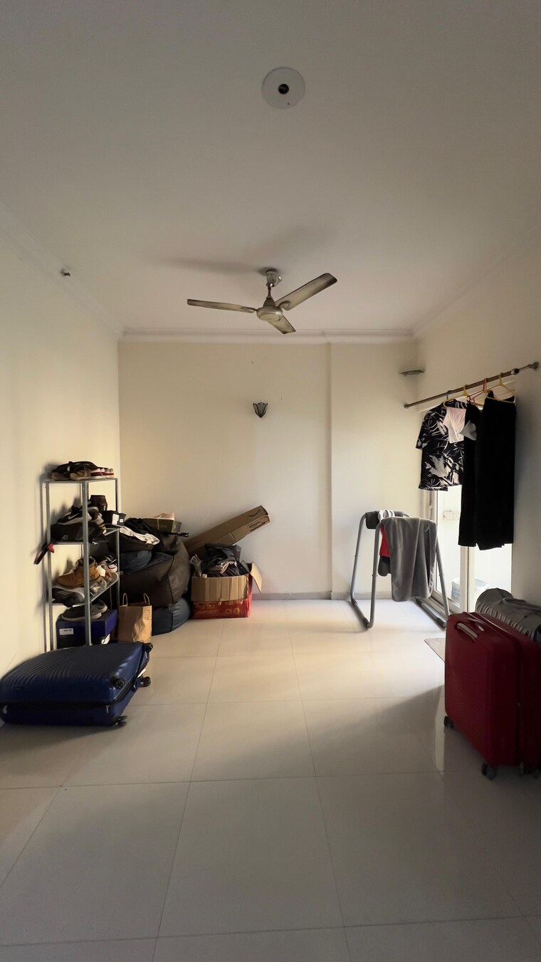 Room, sector 75 3 Bedroom 1295 Sq.Ft. Apartment In Sector 75 Noida 9618818