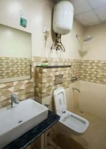 Attached Bathroom in 3 BHK Apartment at Gomti Nagar – for Rent