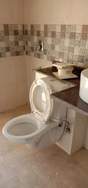 Bathroom in 2.5 BHK Builder Floor at M2K The White House, Sector 57 – for Rent