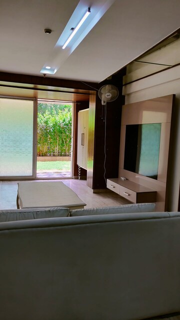 Room in 4 BHK Apartment at Puri Pranayam, Sector 82 – for Rent