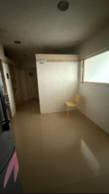 Room in 4 BHK Apartment at Khar West – for Rent