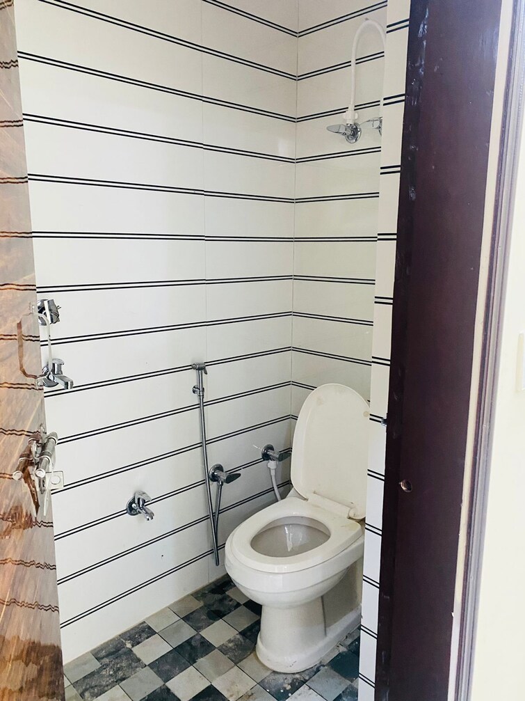 Bathroom, dwarka mor 2 Bedroom 65 Sq.Yd. Builder Floor In Dwarka Mor Delhi 9618794