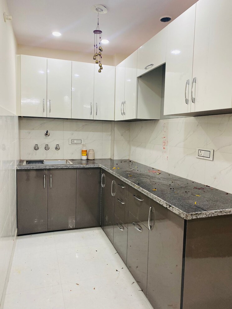 Kitchen, dwarka mor 2 Bedroom 65 Sq.Yd. Builder Floor In Dwarka Mor Delhi 9618794