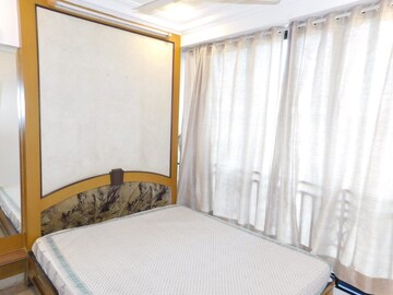 Bedroom in 3 BHK Apartment at Andheri West – for Rent