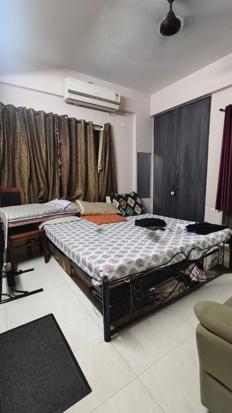 Bedroom, one-hiranandani-park 3 Bedroom 1100 Sq.Ft. Apartment In Ghodbunder Road Thane 9618793