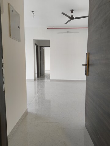 Room in 2 BHK Apartment at Rosa Manhattan, Ghodbunder Road – for Rent