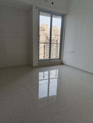 Room in 2 BHK Apartment at Rosa Manhattan, Ghodbunder Road – for Rent