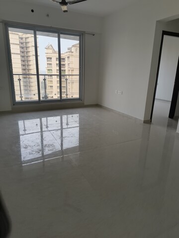 Room in 2 BHK Apartment at Rosa Manhattan, Ghodbunder Road – for Rent