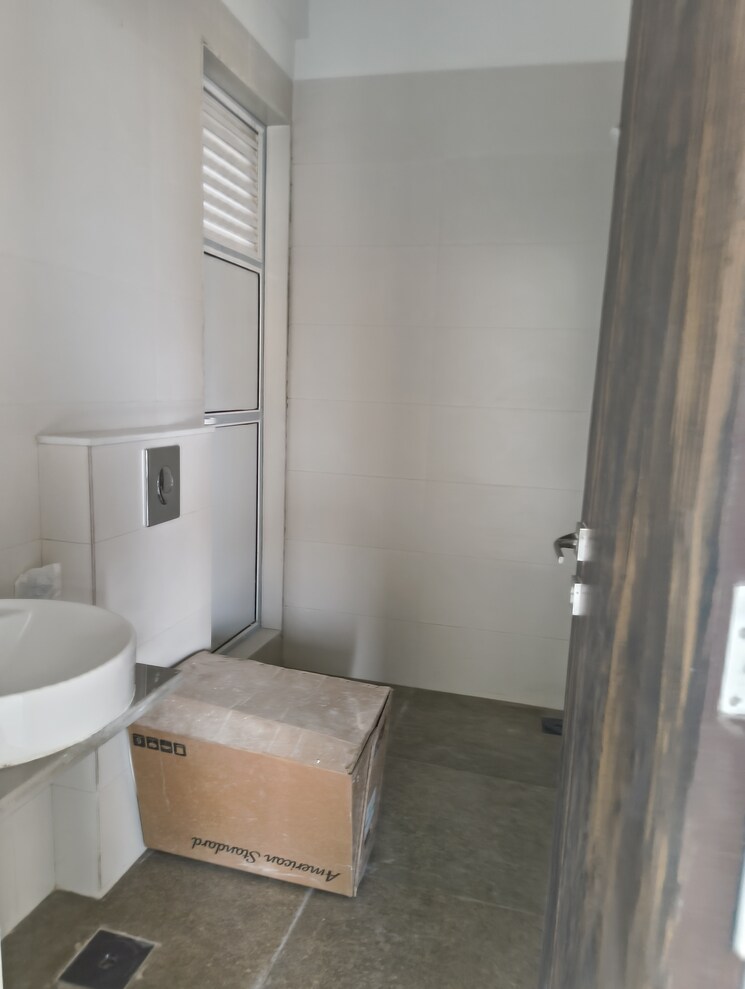 Bathroom, rosa-manhattan 2 Bedroom 755 Sq.Ft. Apartment In Ghodbunder Road Thane 9618814