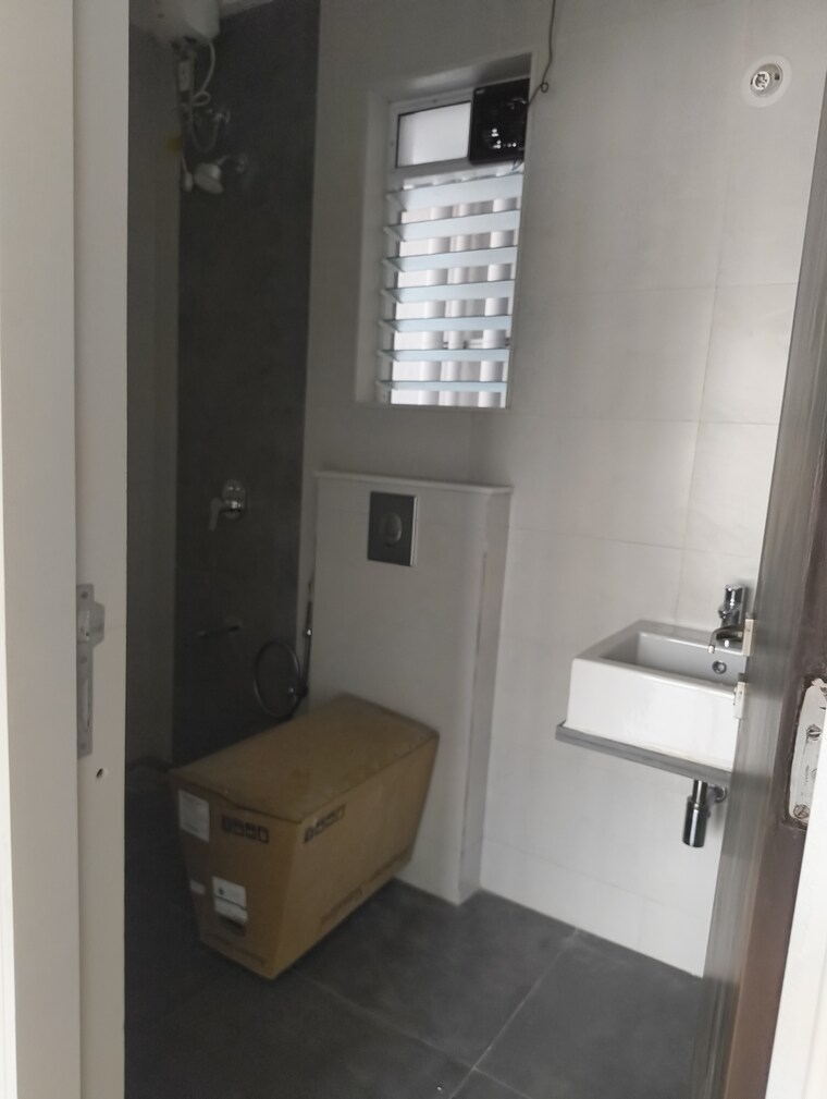 Bathroom, rosa-manhattan 2 Bedroom 755 Sq.Ft. Apartment In Ghodbunder Road Thane 9618814