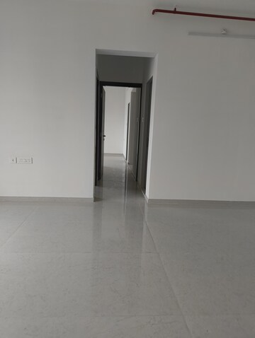 Room in 2 BHK Apartment at Rosa Manhattan, Ghodbunder Road – for Rent