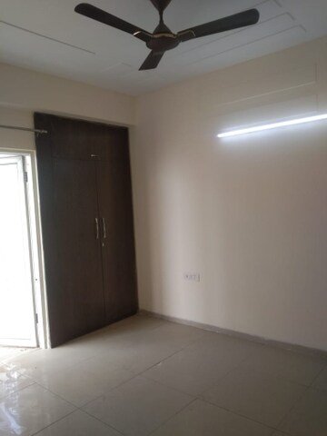 2 BHK Apartment For Rent in Ajnara Homes, Sector 16b Greater Noida