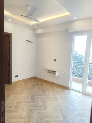 Room in 3.5 BHK Builder Floor at Raj One Good Earth, Sector 71 – for Rent