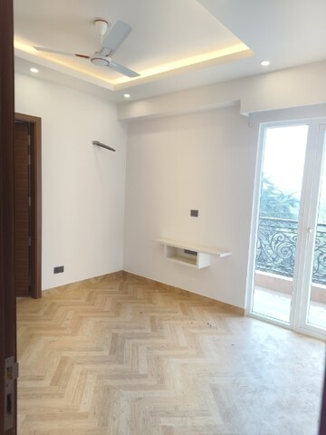 Room in 3.5 BHK Builder Floor at Raj One Good Earth, Sector 71 – for Rent