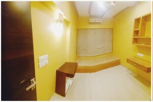 Room in 2.5 BHK Apartment at Gundecha Symphony, Andheri West – for Rent