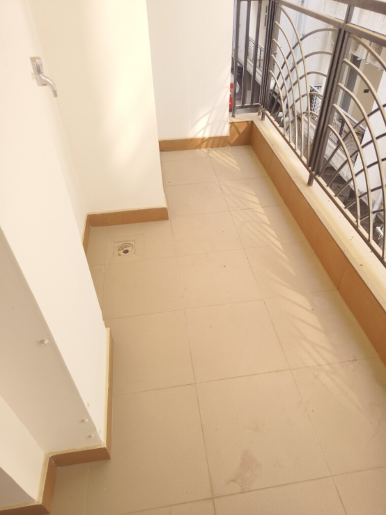 Balcony, raj-one-good-earth 3.5 Bedroom 1680 Sq.Ft. Builder Floor In Sector 71 Gurgaon 9619033