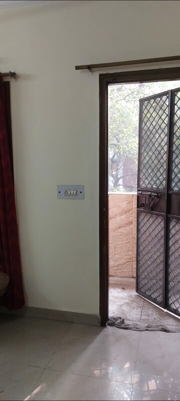 Room in 1 BHK Apartment at Aadharshila Apartment, Sarita Vihar – for Rent