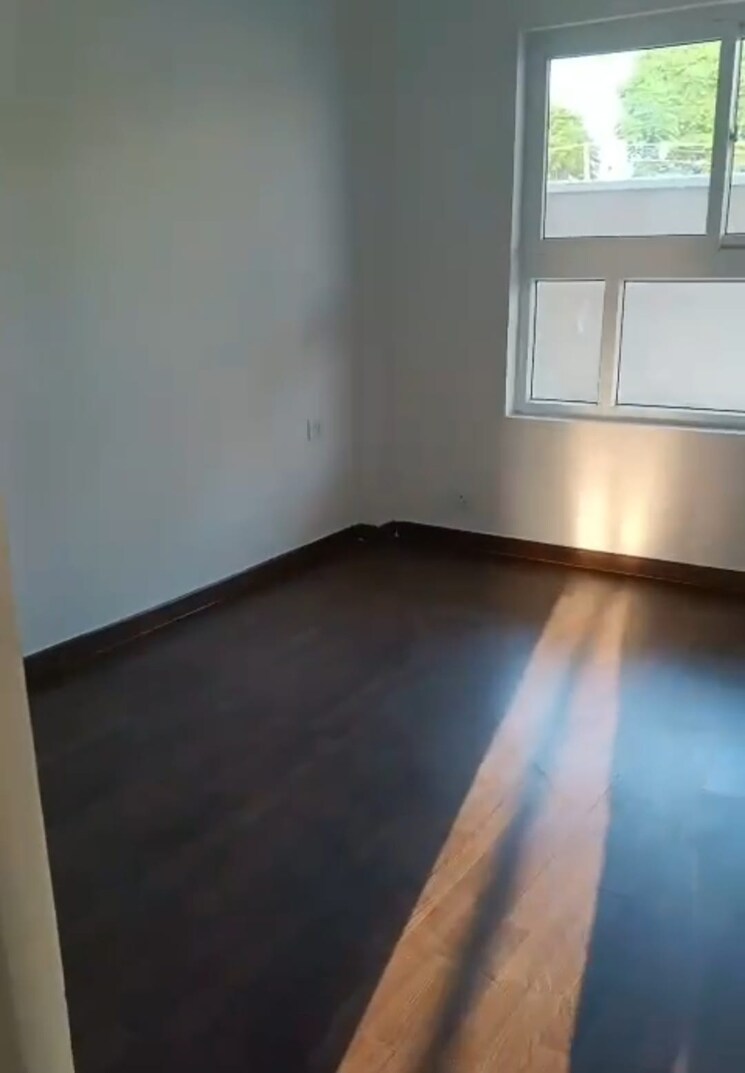 Room, bptp-park-elite-floors-sector-88 3 Bedroom 250 Sq.Yd. Builder Floor In Sector 88 Faridabad 9618974