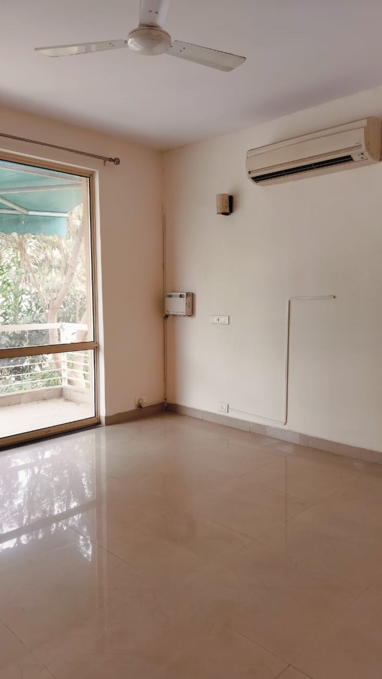 Room, sector 50 3 Bedroom 1100 Sq.Ft. Builder Floor In Sector 50 Gurgaon 9619048