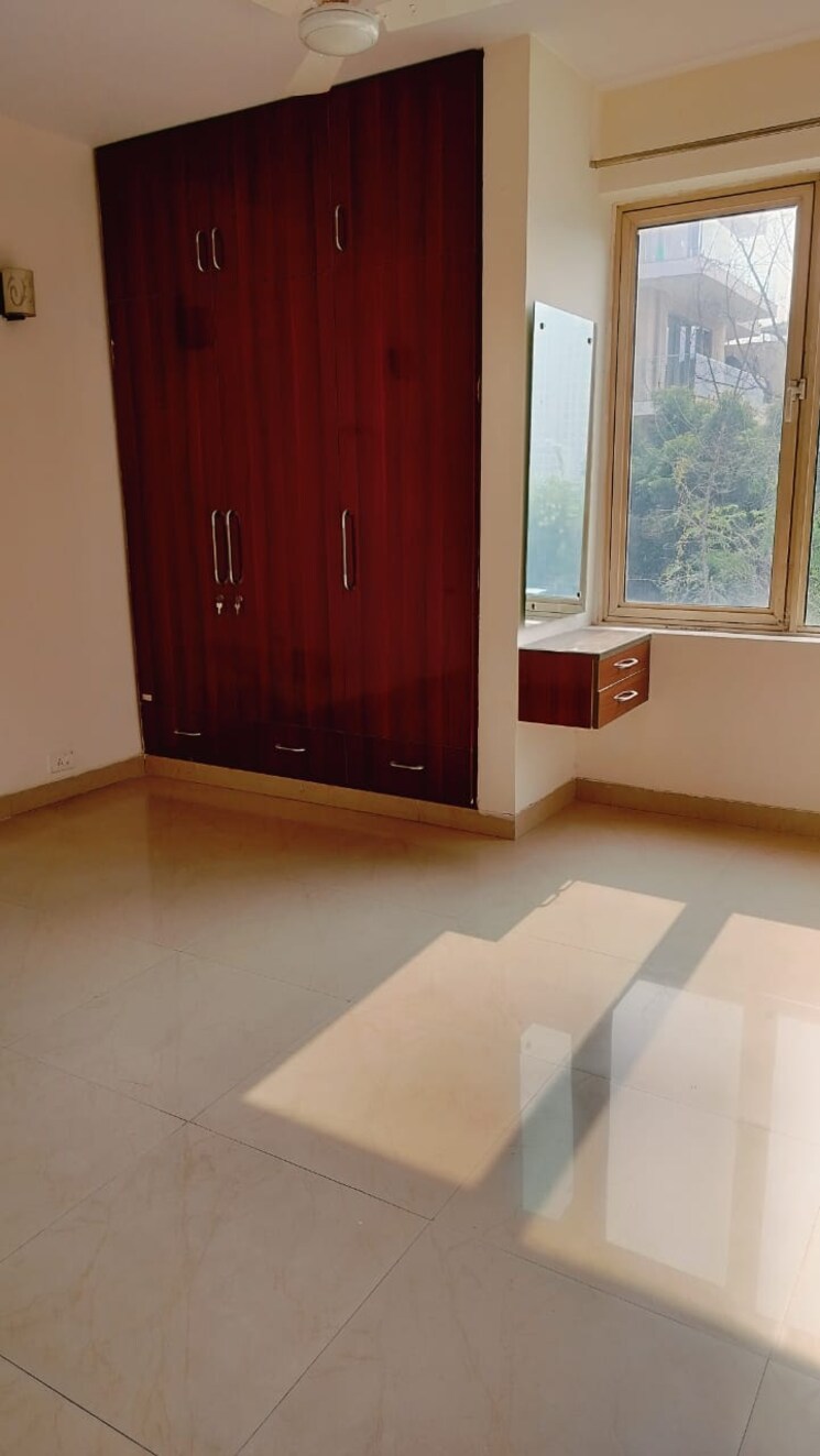 Room, sector 50 3 Bedroom 1100 Sq.Ft. Builder Floor In Sector 50 Gurgaon 9619048