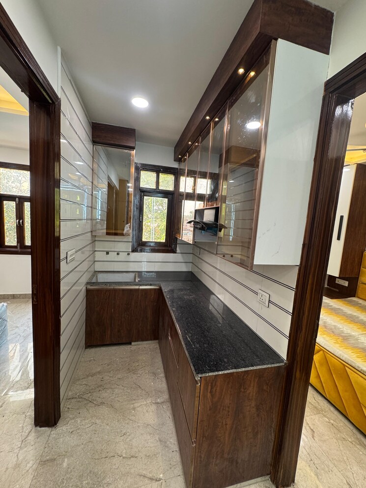 Kitchen, dwarka mor 3 Bedroom 90 Sq.Yd. Builder Floor In Dwarka Mor Delhi 9619150