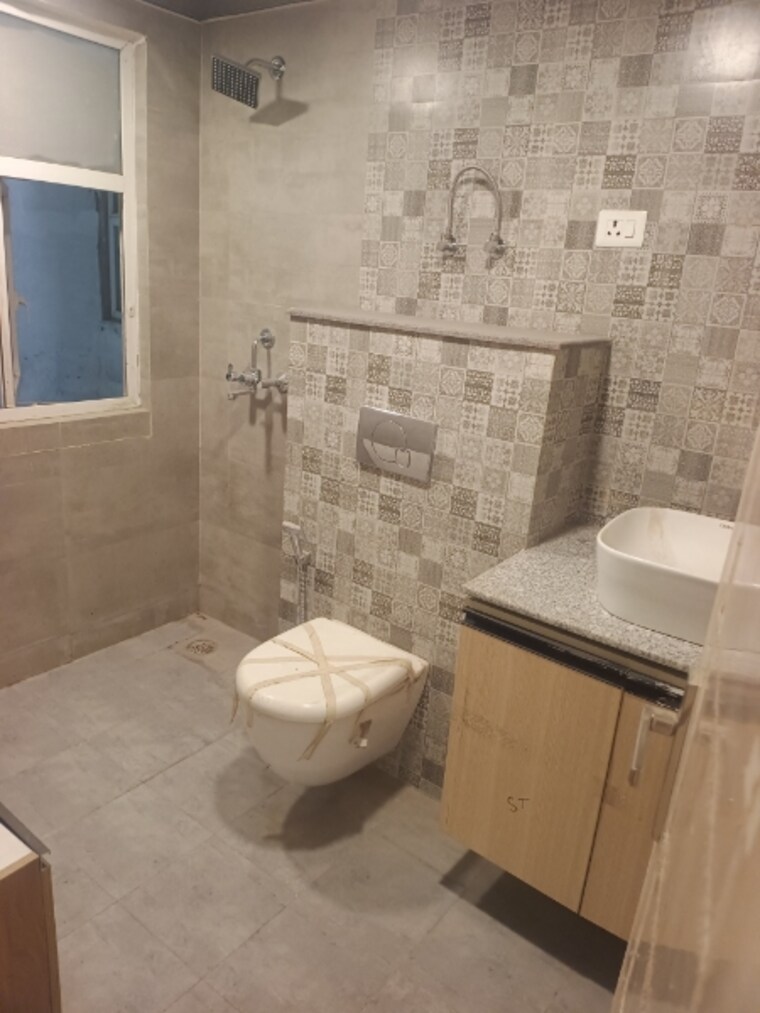 Attached Bathroom, nimbus-the-express-park-view-ii 3 Bedroom 1632 Sq.Ft. Apartment In Chi V Greater Noida Greater Noida 9619323