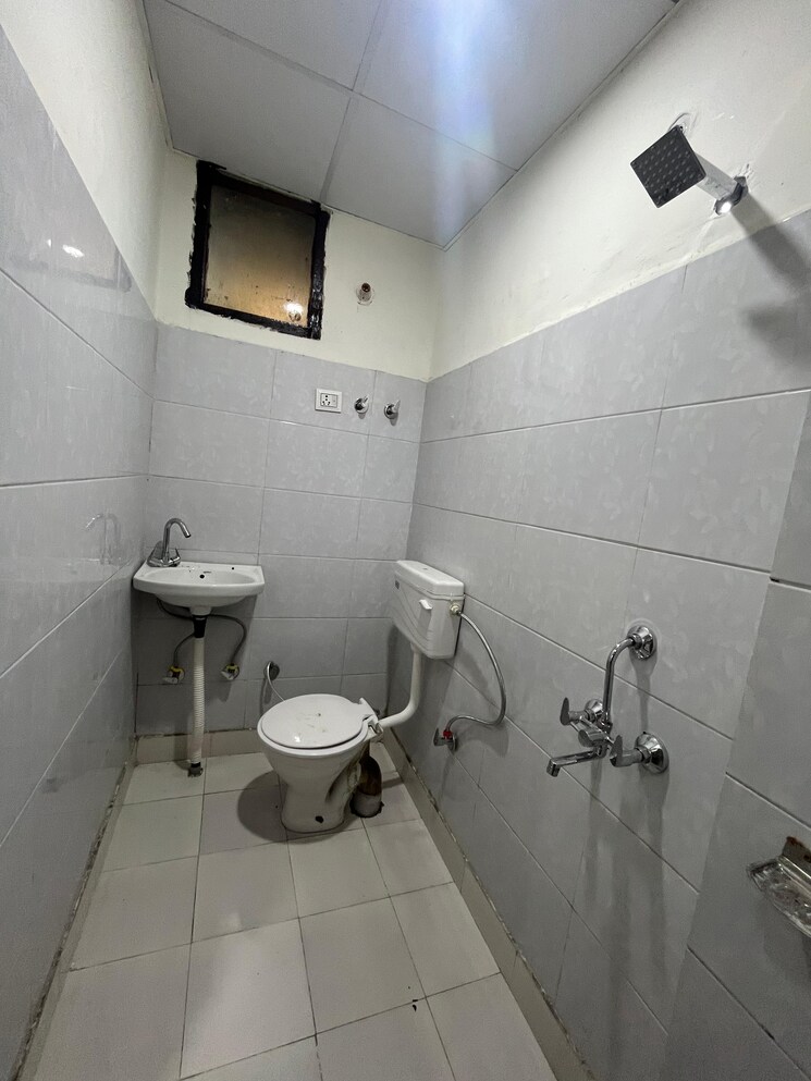 Bathroom, sector 122 2 Bedroom 1080 Sq.Ft. Builder Floor In Sector 122 Noida 9619180