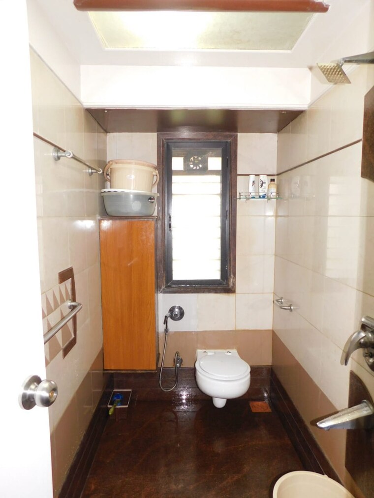 Attached Bathroom, juhu 2 Bedroom 700 Sq.Ft. Apartment In Juhu Mumbai 9619173