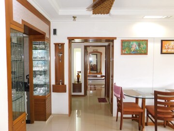 Room in 2 BHK Apartment at Juhu – for Sale