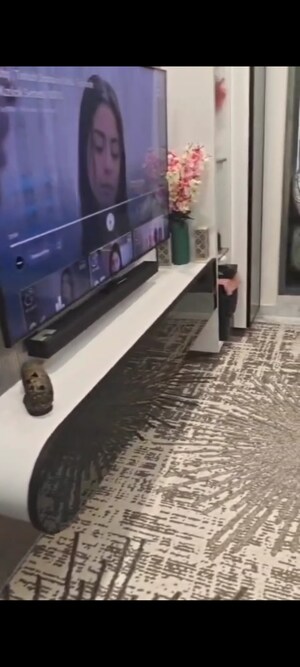 Living Room in 1.5 BHK Apartment at Zainab Tower, Madanpura – for Sale