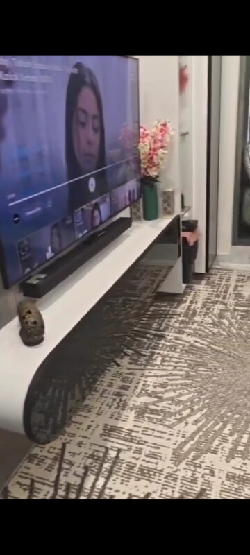 Living Room in 1.5 BHK Apartment at Zainab Tower, Madanpura – for Sale