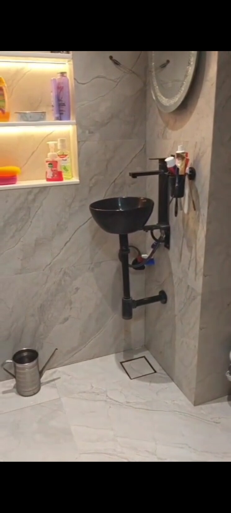 Bathroom, zainab-tower 1.5 Bedroom 405 Sq.Ft. Apartment In Madanpura Mumbai 9619184