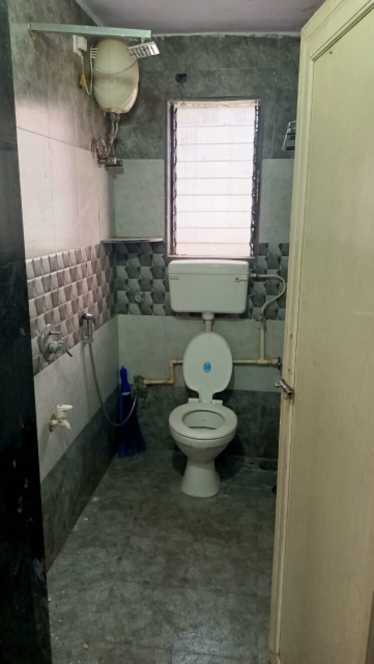 Bathroom, vashi-parshvadham-chs 2 Bedroom 849 Sq.Ft. Apartment In Vashi Sector 28 Navi Mumbai 9619178