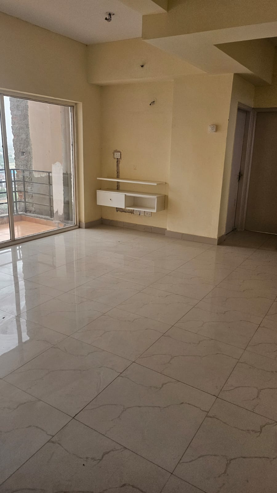 5 BHK + Servant Room Apartment For Rent in Sidhartha NCR One