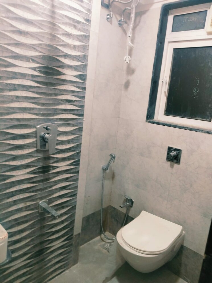 Bathroom, pride-of-vakola 1 Bedroom 550 Sq.Ft. Apartment In Santacruz East Mumbai 9619176