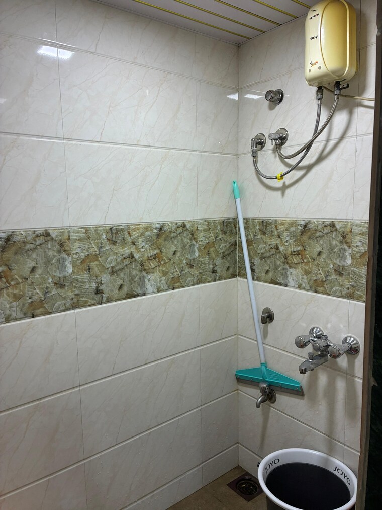 Attached Bathroom, kurla west 1 Bedroom 350 Sq.Ft. Villa In Kurla West Mumbai 9619381