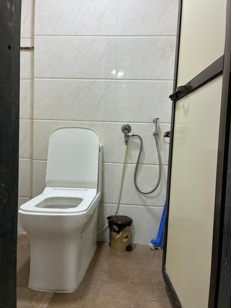 Bathroom, kurla west 1 Bedroom 350 Sq.Ft. Villa In Kurla West Mumbai 9619381