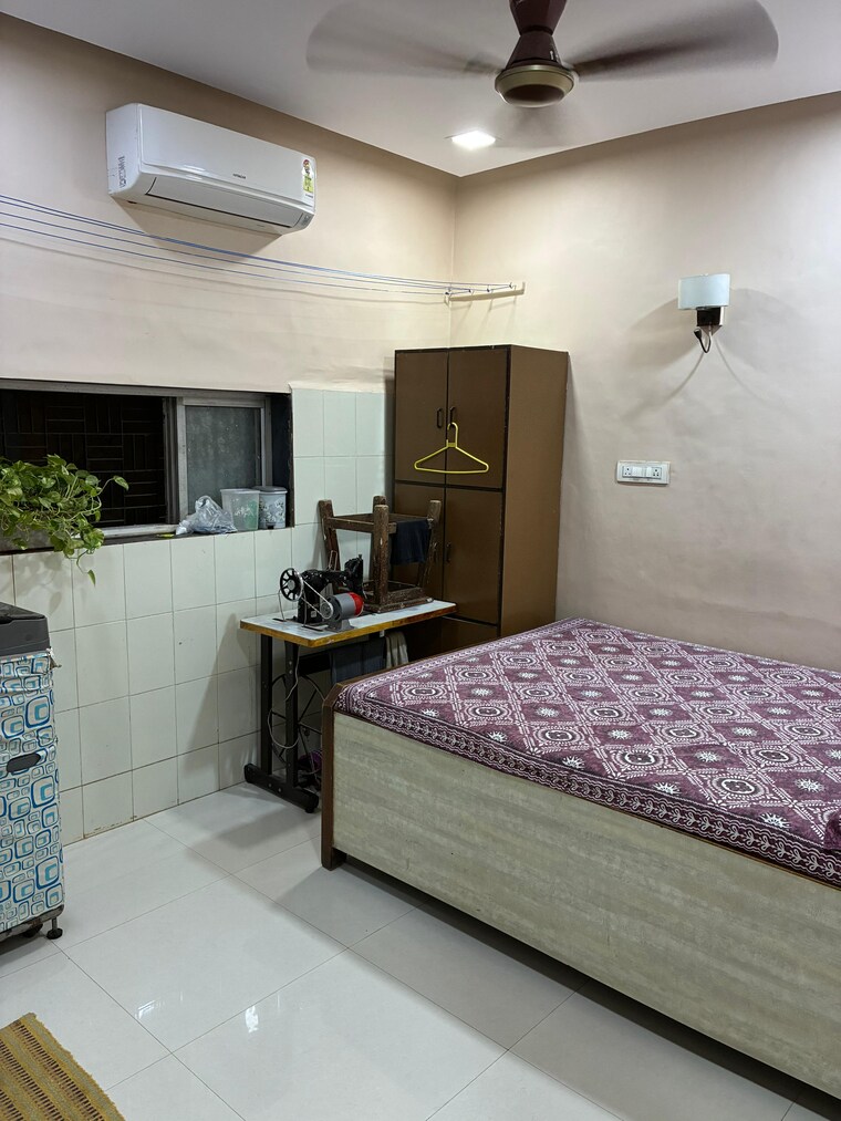 Bedroom, kurla west 1 Bedroom 350 Sq.Ft. Villa In Kurla West Mumbai 9619381