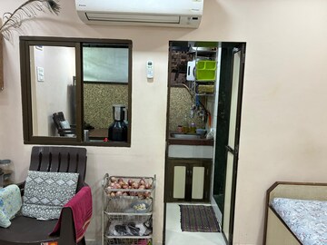 Room in 1 BHK Villa at Kurla West – for Rent