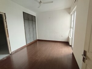 Room in 3 BHK Apartment at Mapsko Paradise, Sector 83 – for Sale