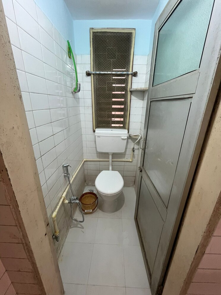 Bathroom, pratika-apartment 1 Bedroom 450 Sq.Ft. Apartment In Samata Nagar Thane 9619403