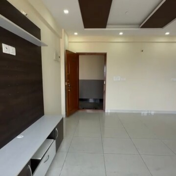 Room in 2 BHK Apartment at Shriram Summitt, Gollahalli – for Rent