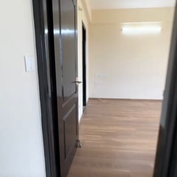 Room in 2 BHK Apartment at Shriram Summitt, Gollahalli – for Rent