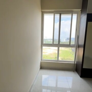 Room in 2 BHK Apartment at Shriram Summitt, Gollahalli – for Rent