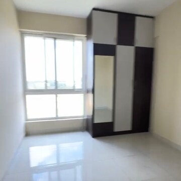 Room in 2 BHK Apartment at Shriram Summitt, Gollahalli – for Rent
